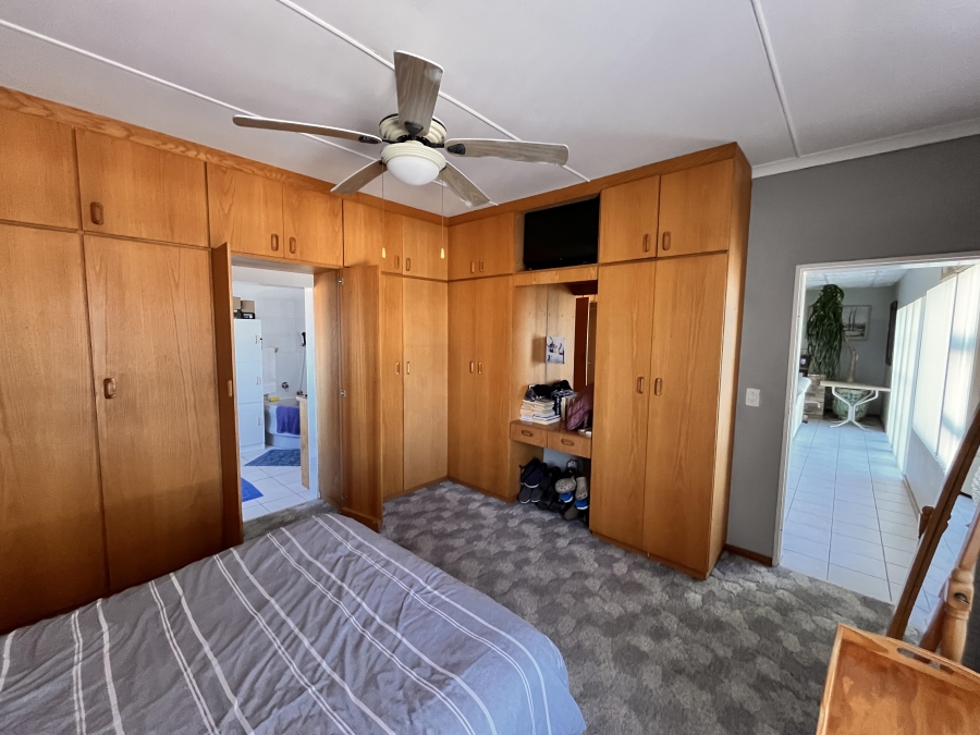 5 Bedroom Property for Sale in Lamberts Bay Western Cape